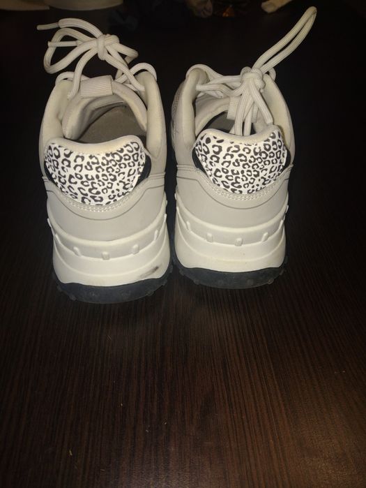 Bershka ,Mărimea 37