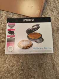 Vand 1 sandwich maker + 2 aparate gaufre(unul nefolosit) Pret 100 lei