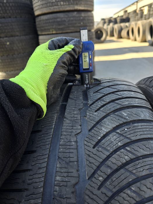 Anvelope de iarna 245-45r18 Michelin