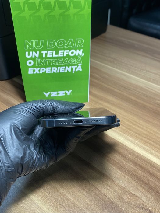 iPhone 15 Pro Max / 256 GB / Sănătate baterie 90% / Foarte bun
