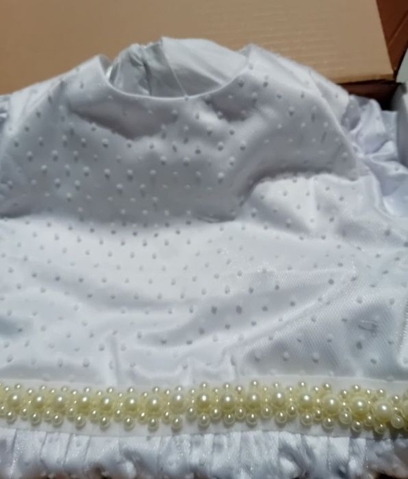 Rochită mărimea 104, nouă.