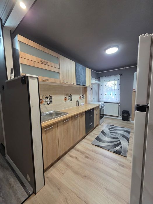 Închiriez apartament 2 camere str. Tășnad manastur