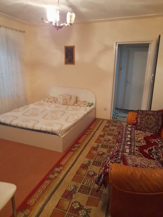 Apartament 3 camere de vânzare, zona Abator ,etaj 2 ,semidecomandat