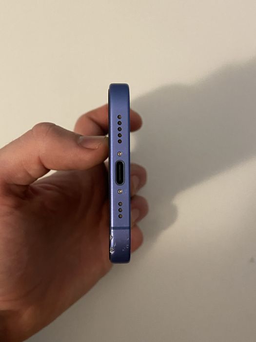 Vand iphone 16 in stare buna