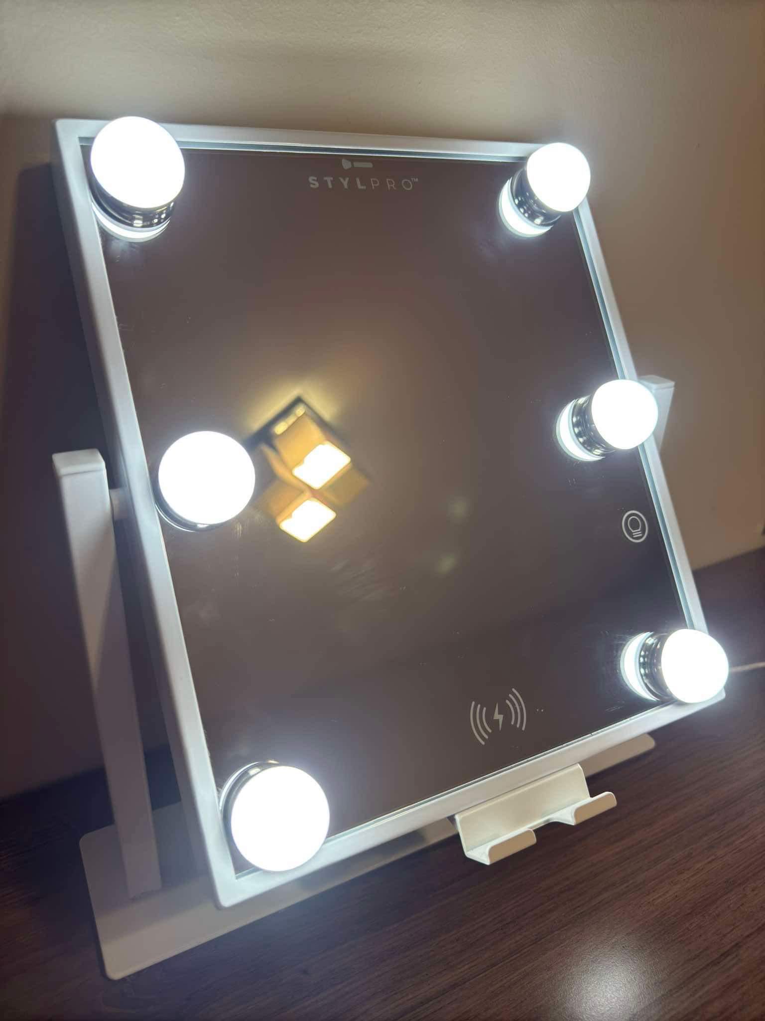 Hollywood Vanity, Музикално огледало Glam & Groove