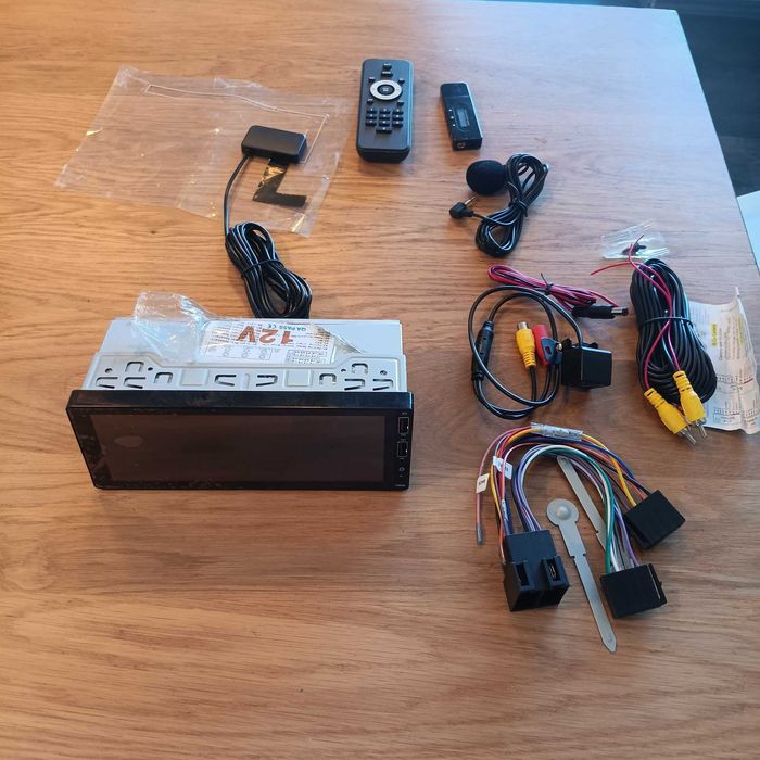 1 DIN Автомобилно радио с CarPlay / Android Auto и камера за заден ход