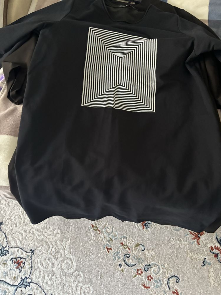 Продам платья, рубашку, жилетку, детскую шапку.
