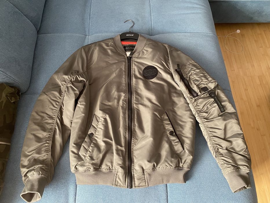 Vând geaca Pull&Bear