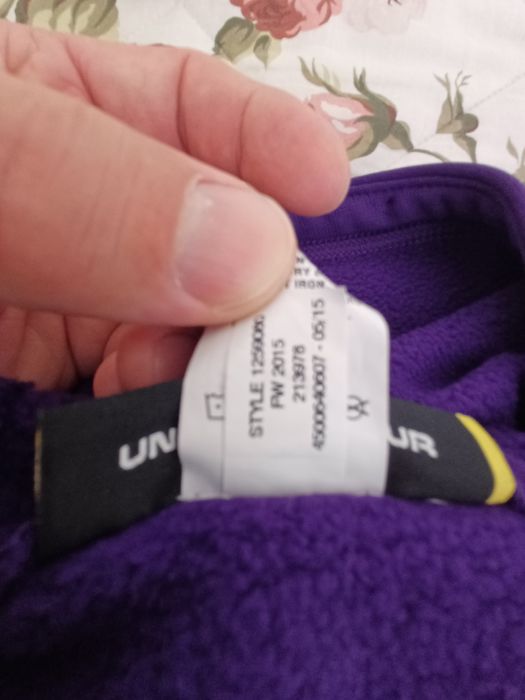 Продавам суитчер UNDER ARMOUR