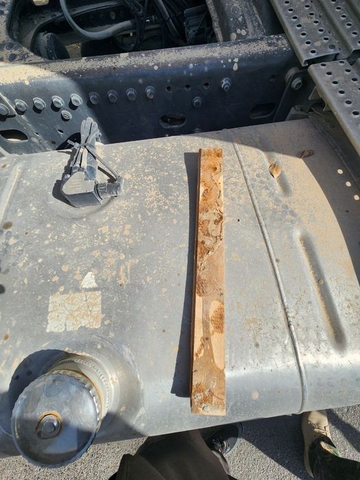 Otin sotiladi. Rassiya yogochidan qilingan tarket.