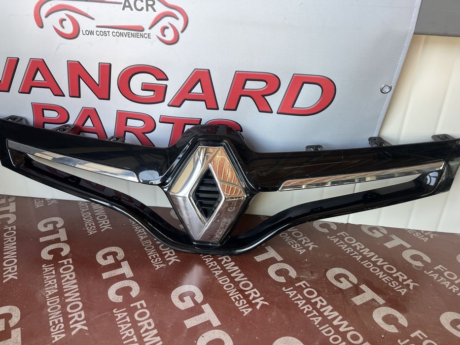 Решетка Renault Scenik 3 2014-