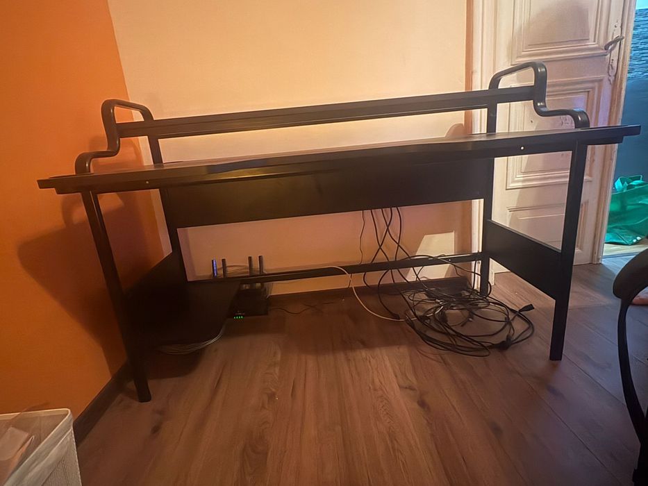 Birou negru gaming impecabil
