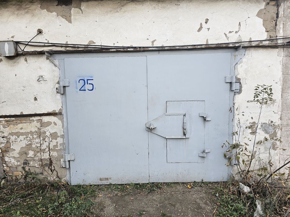 Продам большой гараж.