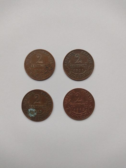 Продавам френски монети различна сплав, номинал и година!