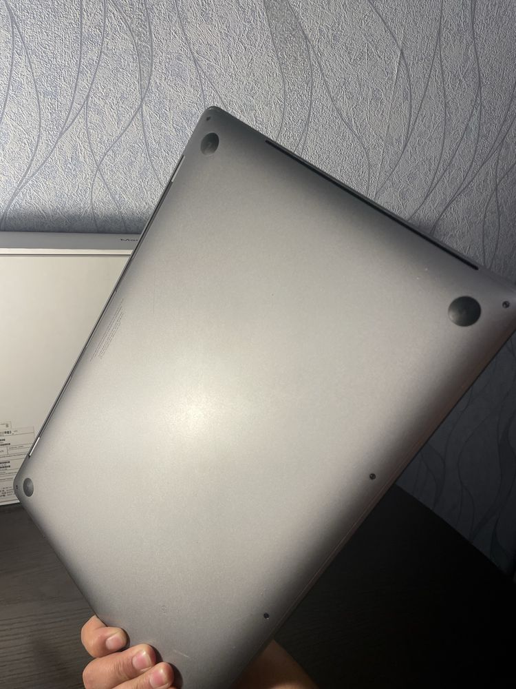 Macbook pro 2019 i9 16 inch  16gb/1 tb ideal hich qati alishmagan