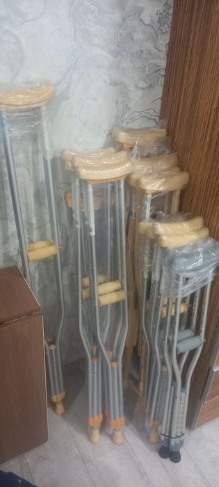 Аренда костылей. Подмышечные костыли в аренду.