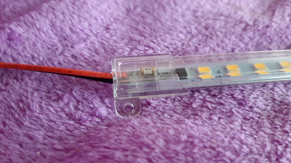 Bandă LED rigidă, 220V, merge fără transformator,11 W,1m lumină caldă