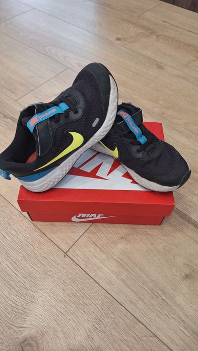 Маратонки  Air max и Nike revolution номер 31