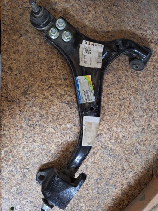 Продаётся рычаг нижний передний левый на Sang Yong New Action