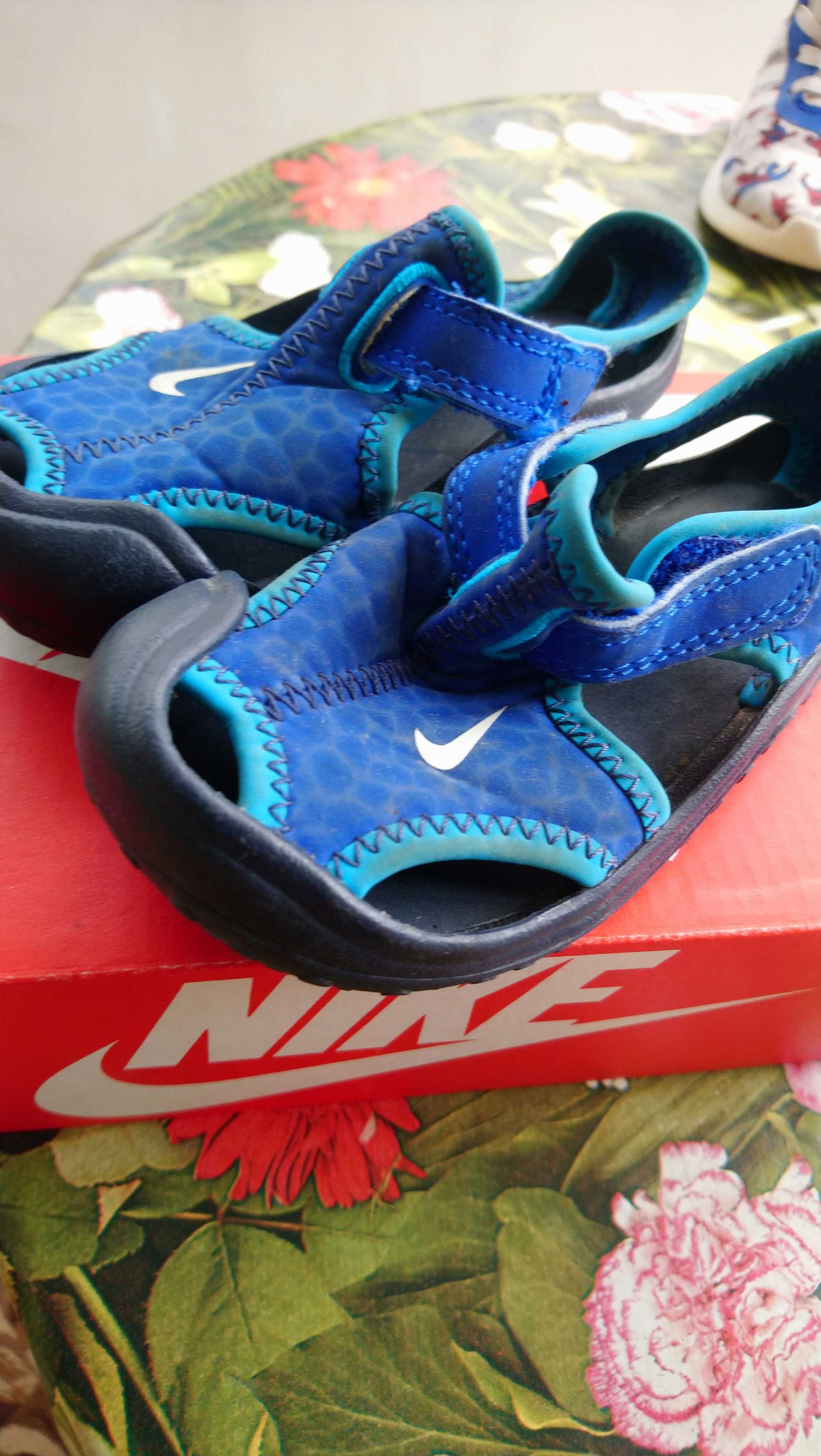 Детски Обувки и детски сандали 
ADIDAS , Nike 21 номер