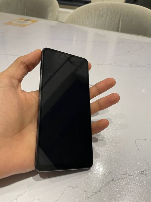 Samsung A41        4/64 gb srochno ekran alishgan ideal