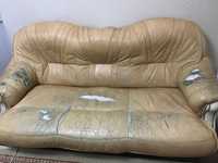 Старый кожаный  диван