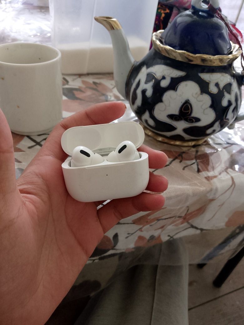 Airpods наушник б/у