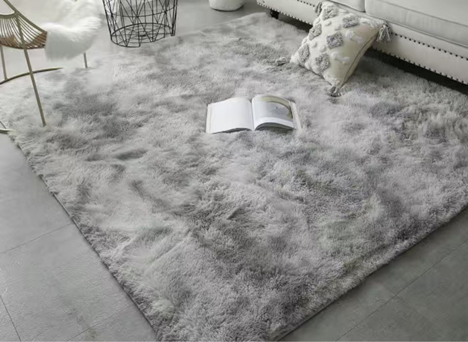 Ковер серый пушистый