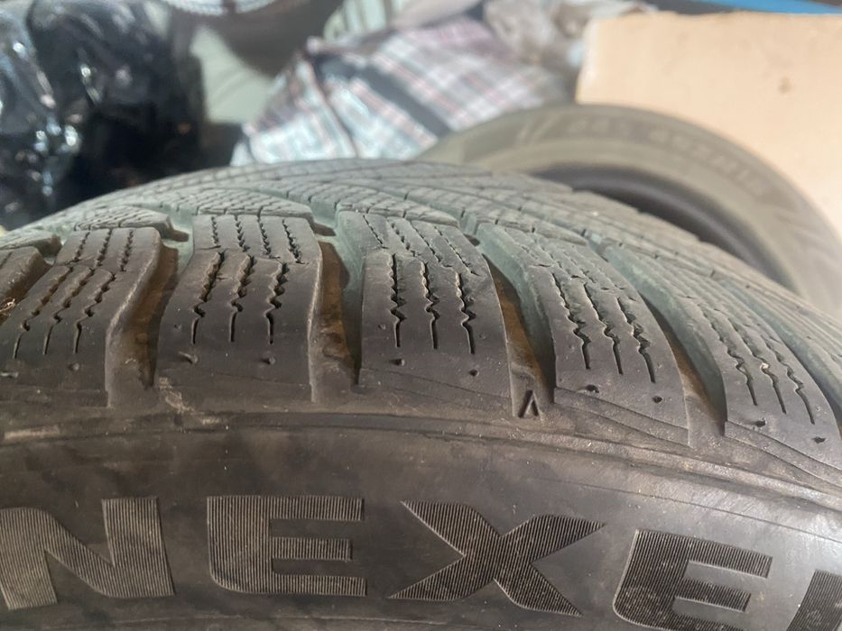 Резина лепучка б/у в хорошем состоянии