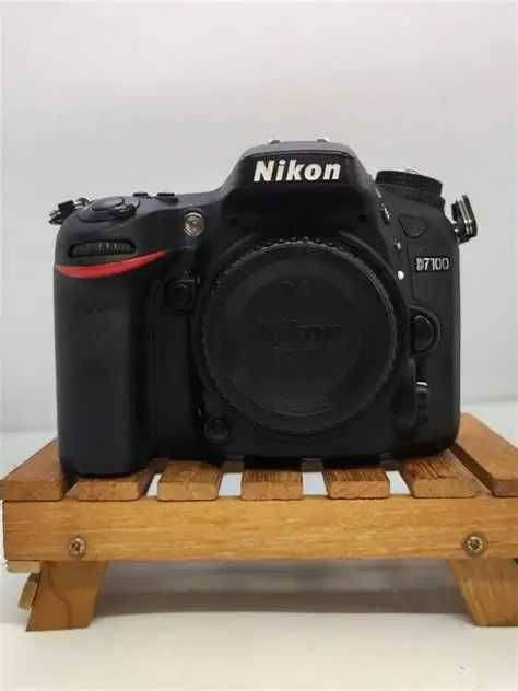 Nikon D7100 с обектив Nikon AF-S Nikkor 50mm