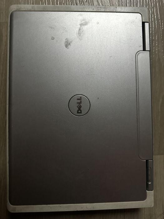 Ноутбук брендa DELL