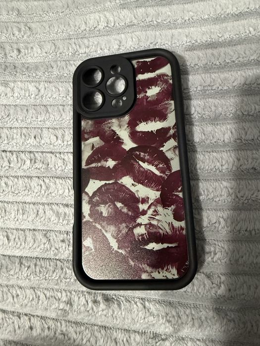 Продам чехол на IPhone 16pro max