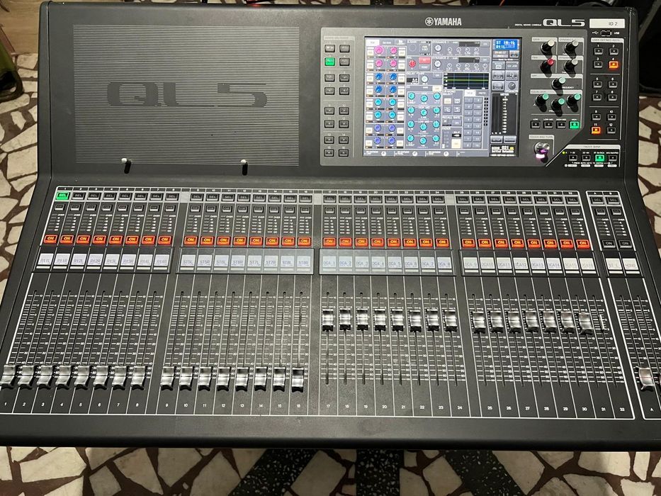 Mixer scenă Yamaha QL5