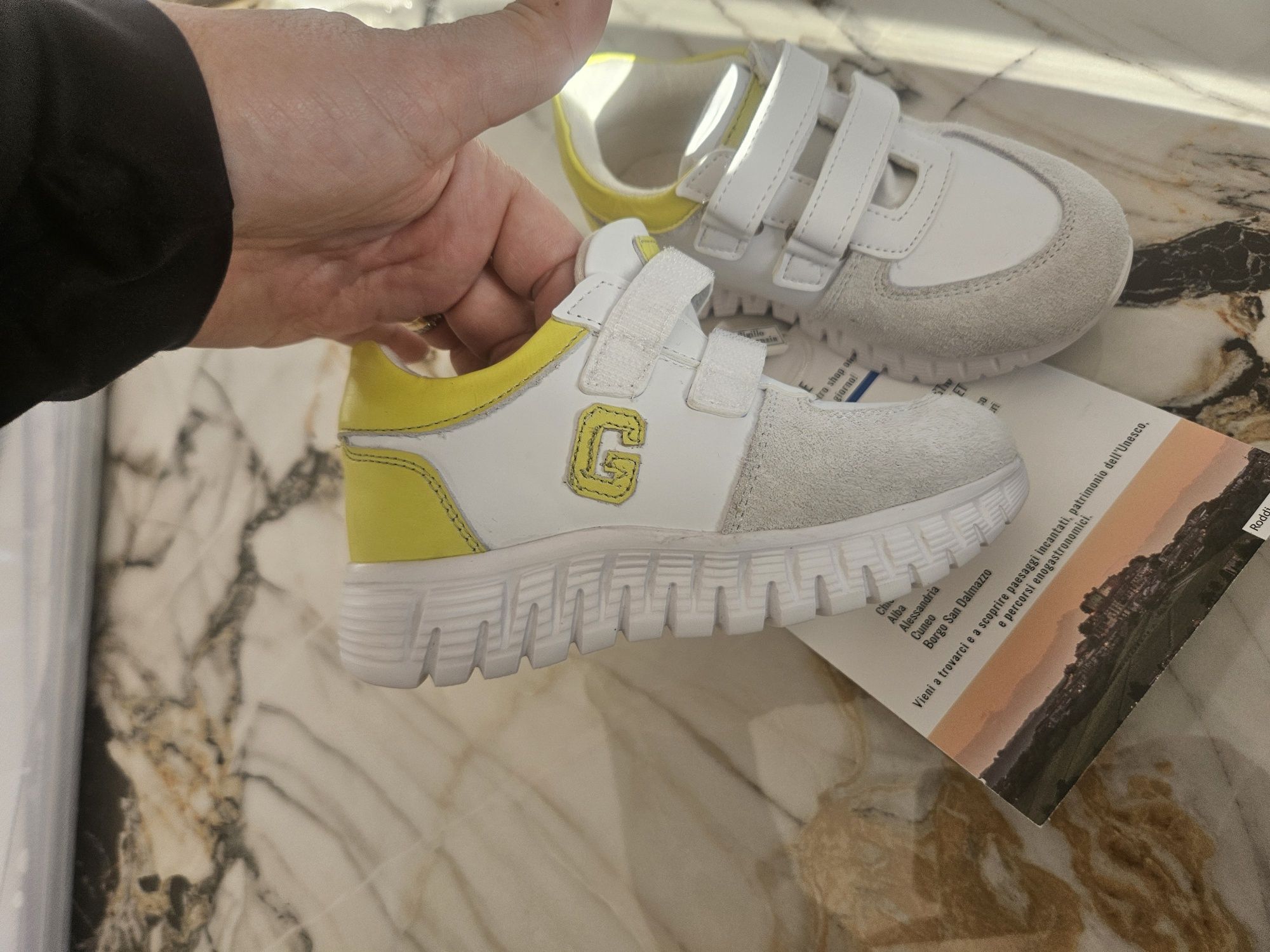 GUESS 26 обувки маратонки