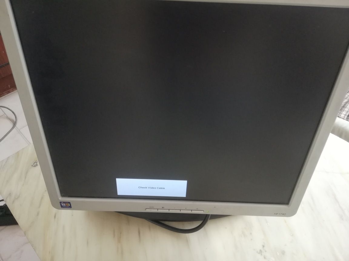 Продавам Монитор HP