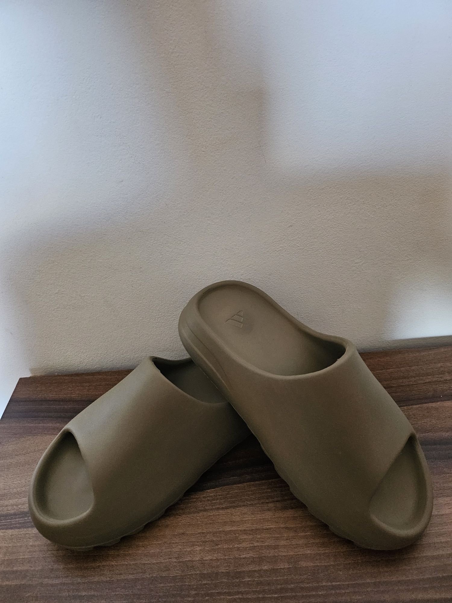Papuci adidas Yeezy Slide Earth