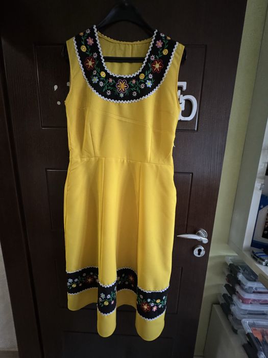 Сукман с богата бродерия