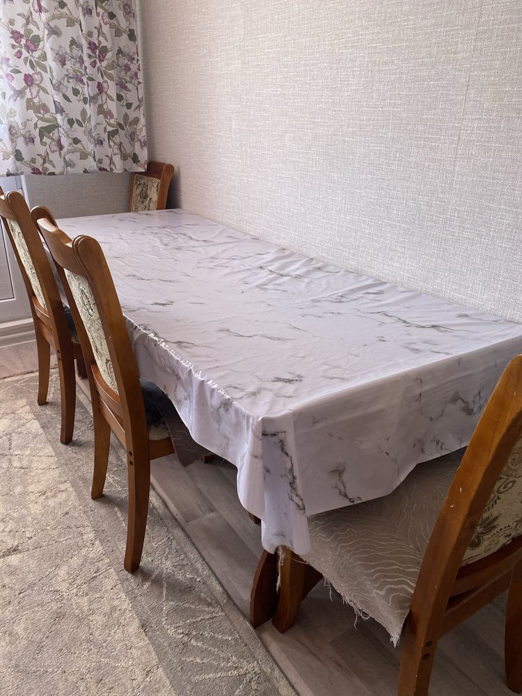Кухоный стол и стулья