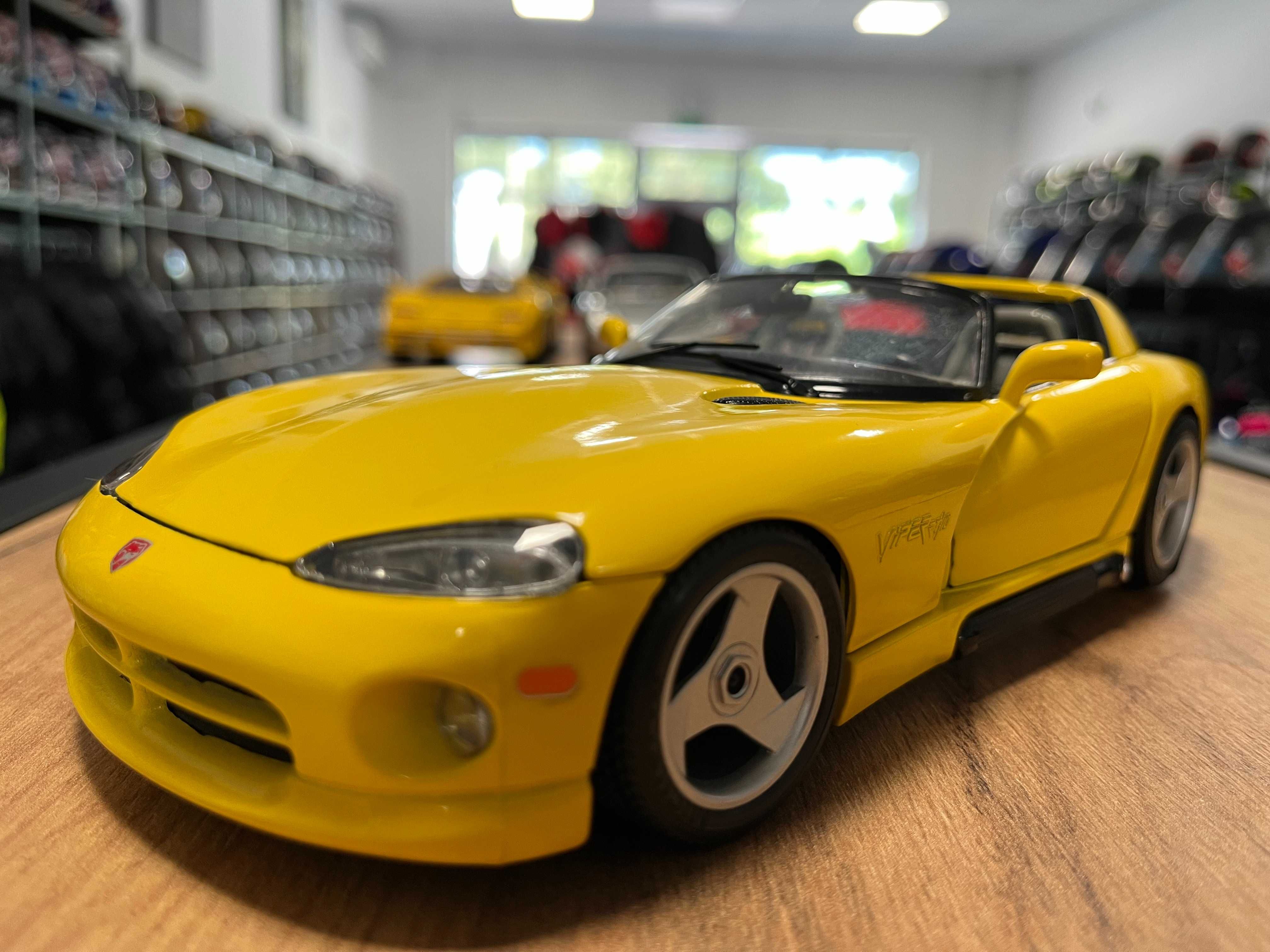 Метална колекционерска колички BBURAGO DODGE VIPER SRT CAbrio 1:18