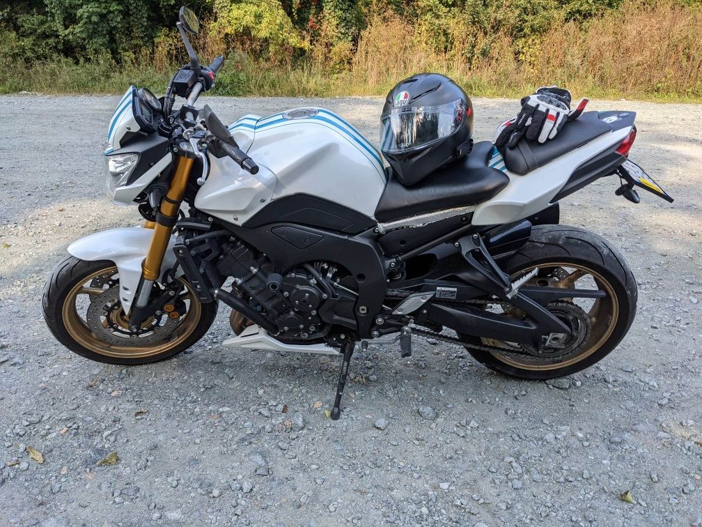 Vând Yamaha FZ8 2011