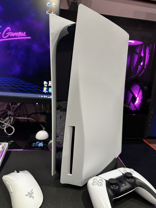 Playstation 5 disc version cfi-1216A с един джойстик.