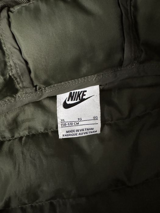 Продавам яке NIKE