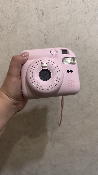 Фотооппарат instax mini 12 новый розовым цвете,