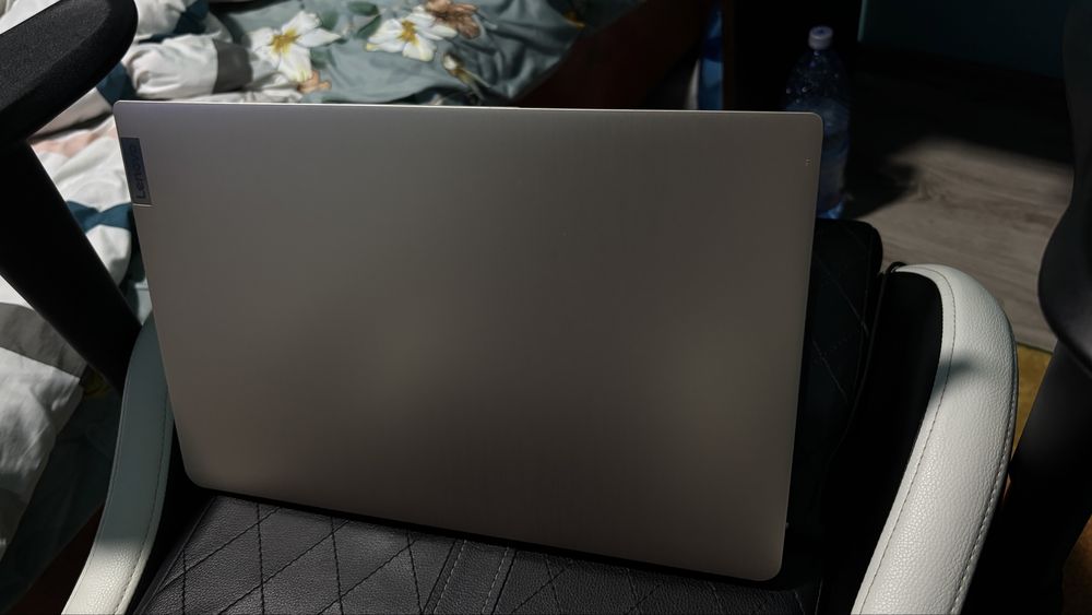 Vând Laptop IdeaPad3