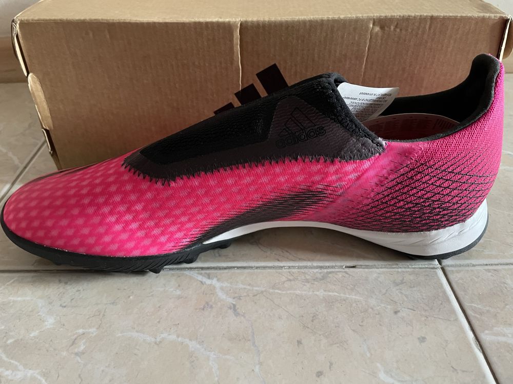 Футболни обувки adidas
