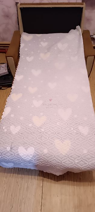 Продаётся кресло-кровать.