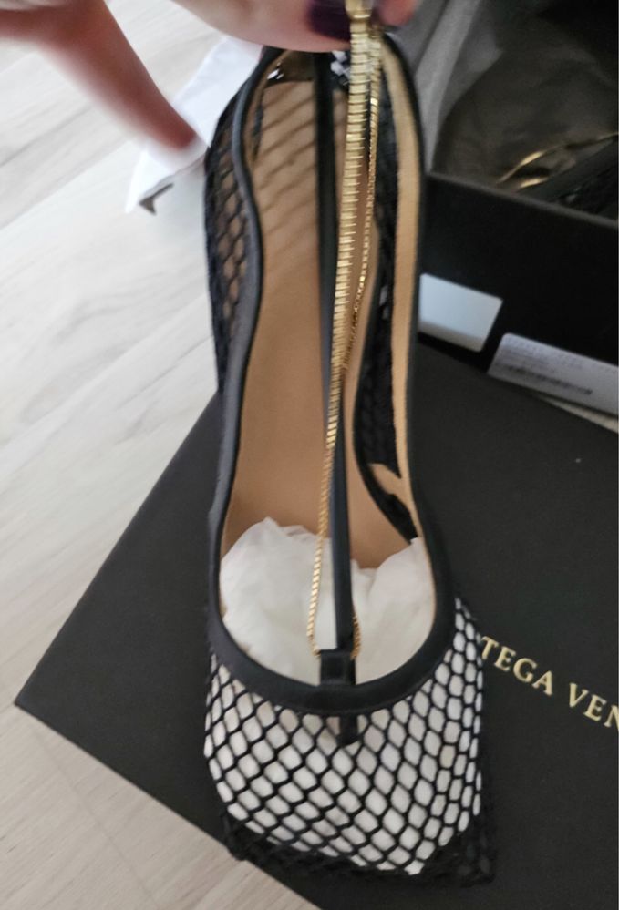 Bottega Veneta Dior Chanel Louis Vuitton