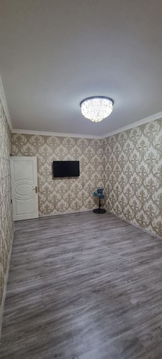 Massiv Chorsu do'm sotiladi 3xona 5 etaj