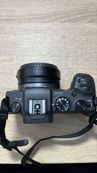 Aparat fotografiat mirorless Canon RP + adaptor RF-EF