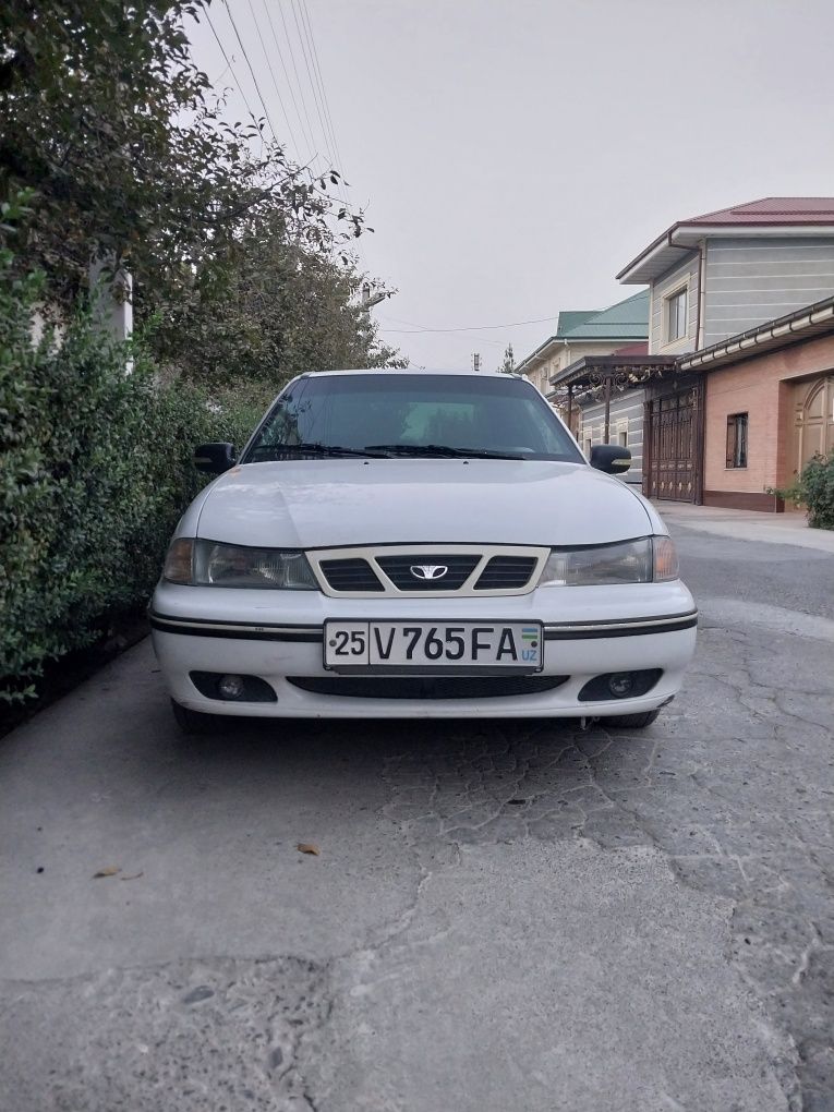 Продам машину нексию